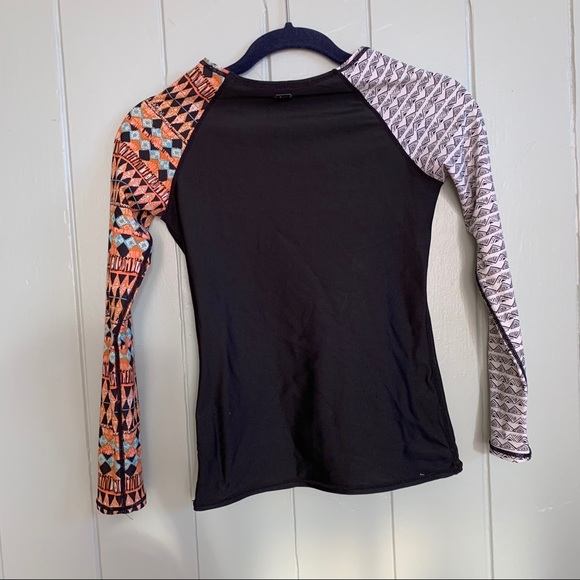 🌼 Volcom Rash Guard - Picture 6 of 7